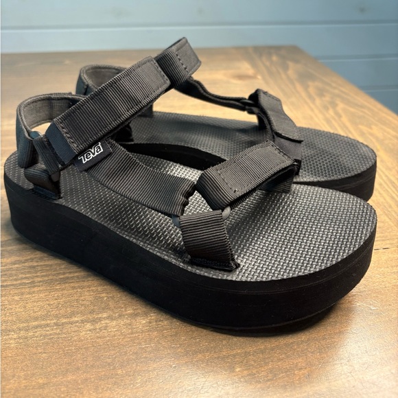 Teva Black Flatform Universal Sandal - Picture 1 of 10